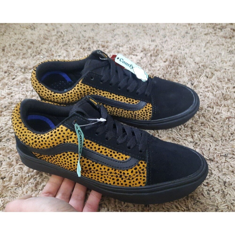 Vans ComfyCush Old Skool in the "Tiny Cheetah" (Black/Yellow) colorway - Picture 4 of 8